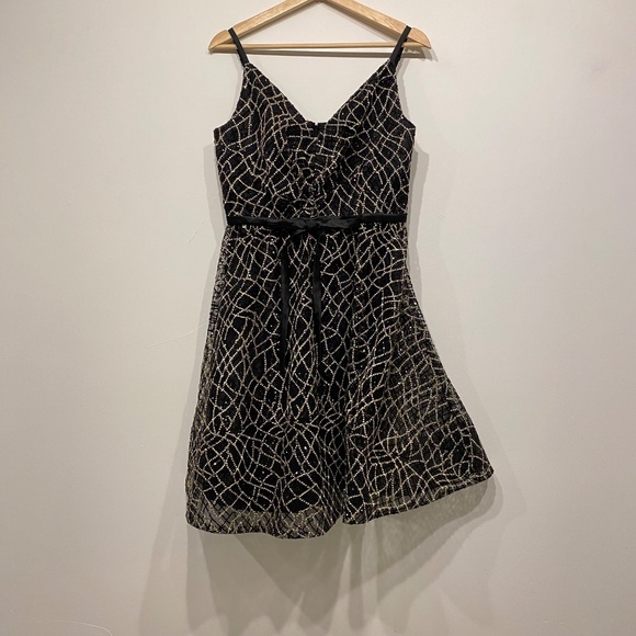 Calvin Klein Mesh Embroidered Spider Web V-Neck Whimsygoth Cocktail Party Dress - Picture 3 of 6